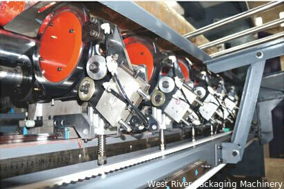 Rainureuse-fendeuse à lames minces en carton ondulé / Fabrication de boîtes en carton ondulé, coupe servo ondulée